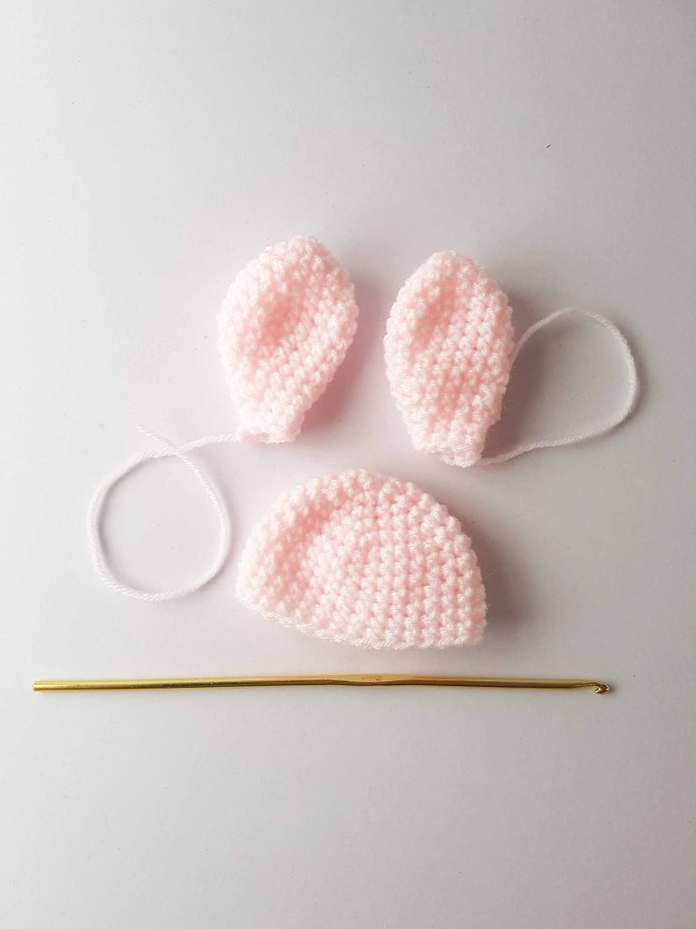 Free egg cosy crochet pattern: Easter bunny ears