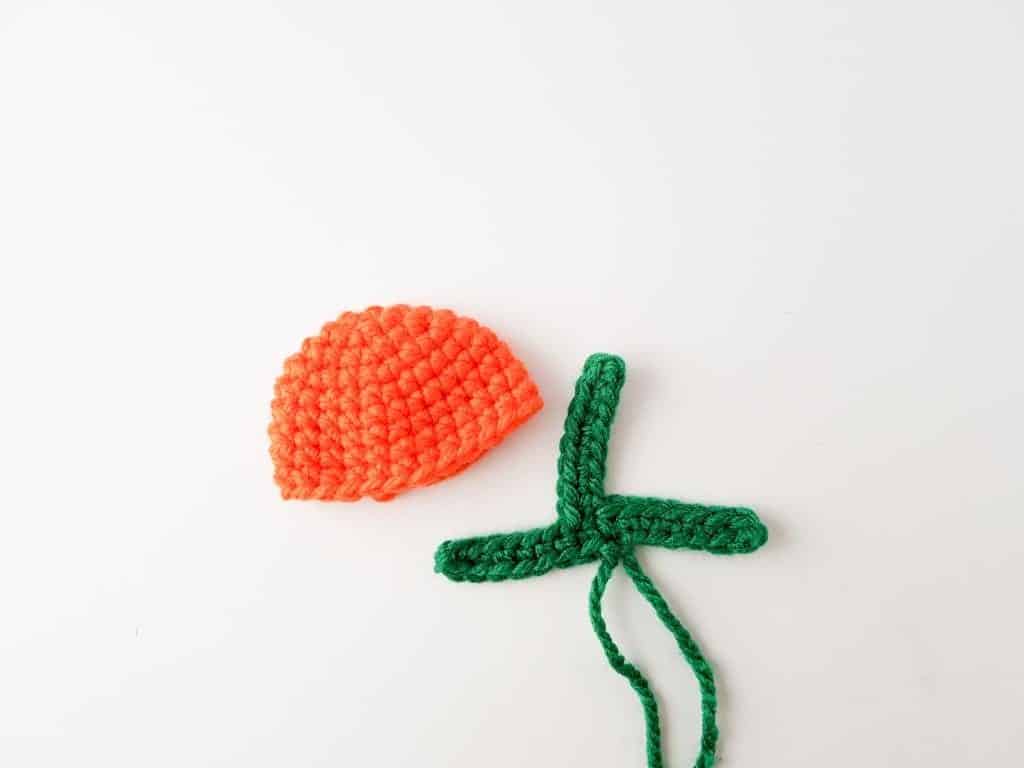Carrot top egg cosy crochet pattern