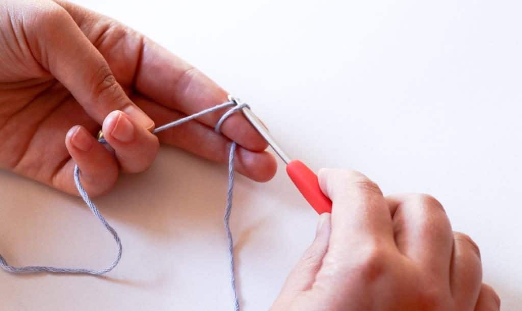 How to crochet the magic loop