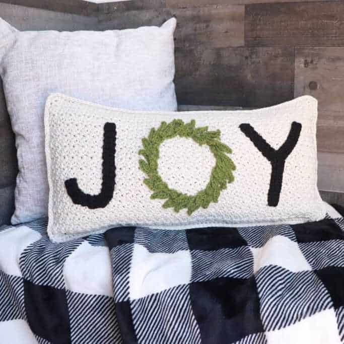 Festive crochet pillow tutorial