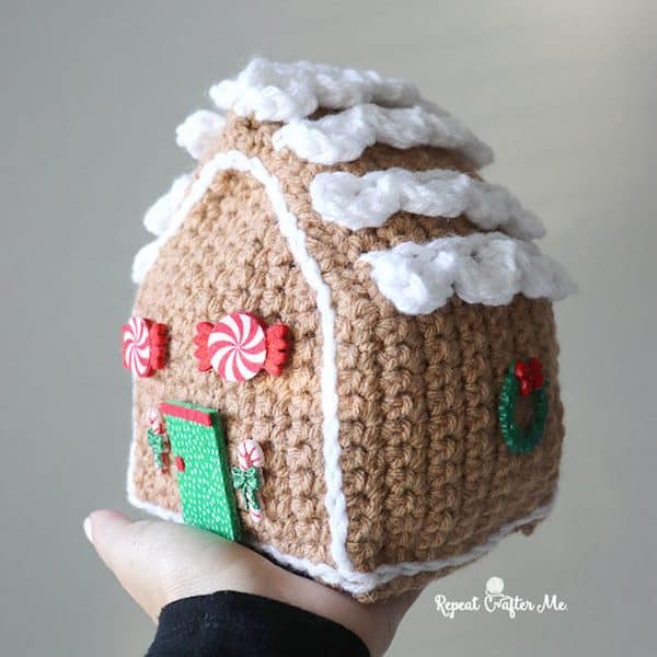 Christmas crochet gingerbread house
