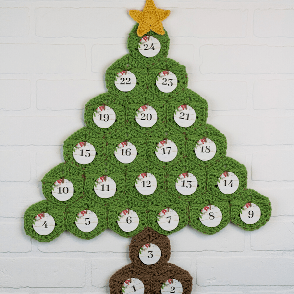 Christmas tree crochet advent calendar