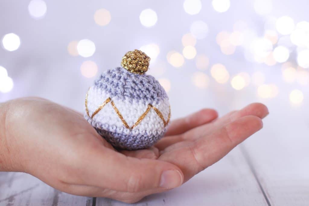 Free Christmas bauble crochet pattern, purple, white and gold Christmas decor.