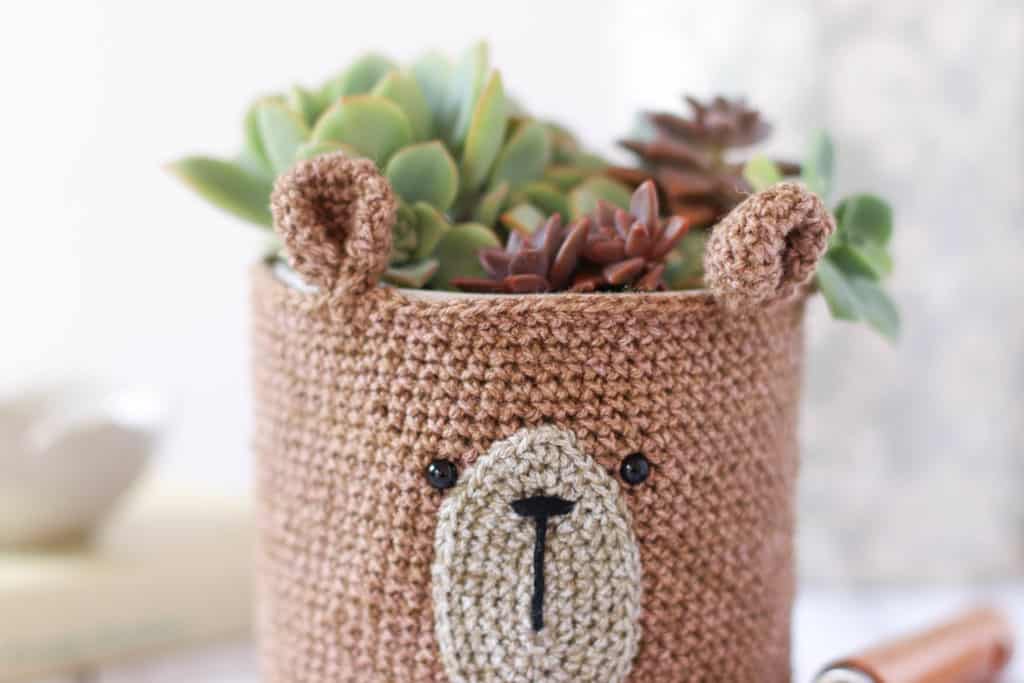 Free crochet planter pattern | Teddy bear pot cover