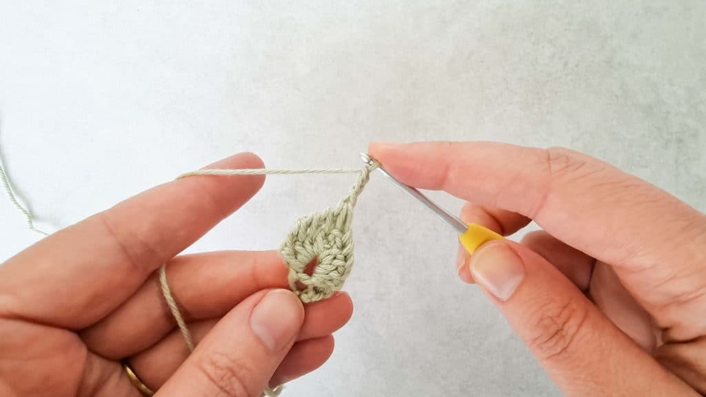 Crochet leaves tutorial