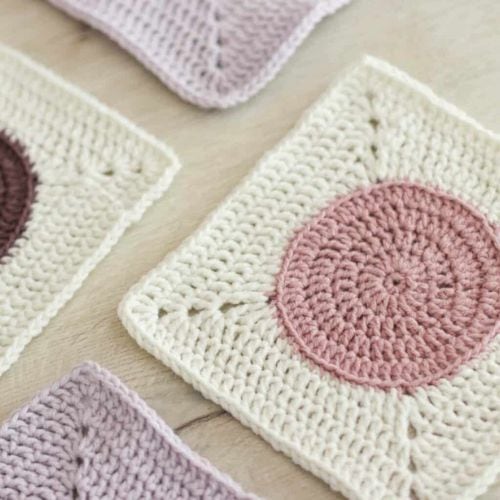 Solid Granny Square Crochet Pattern Solid Granny Square Crochet Pattern