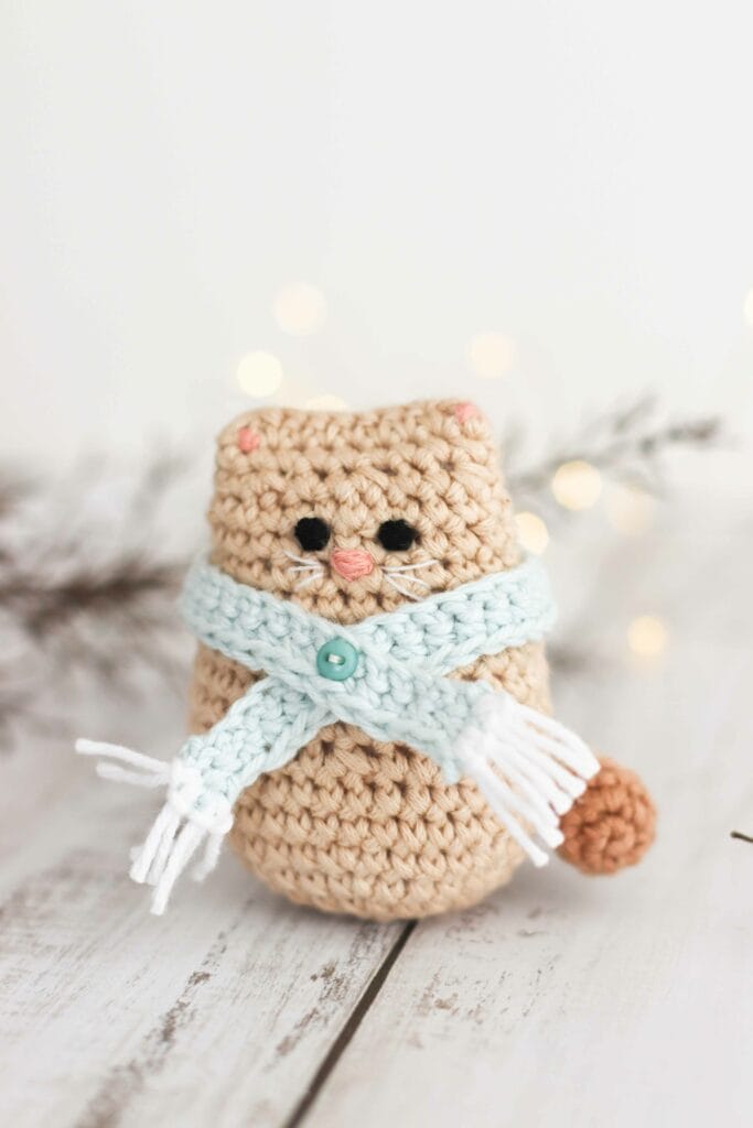 Itty Bitty Cozy Kitty | Crochet cat pattern with sweater