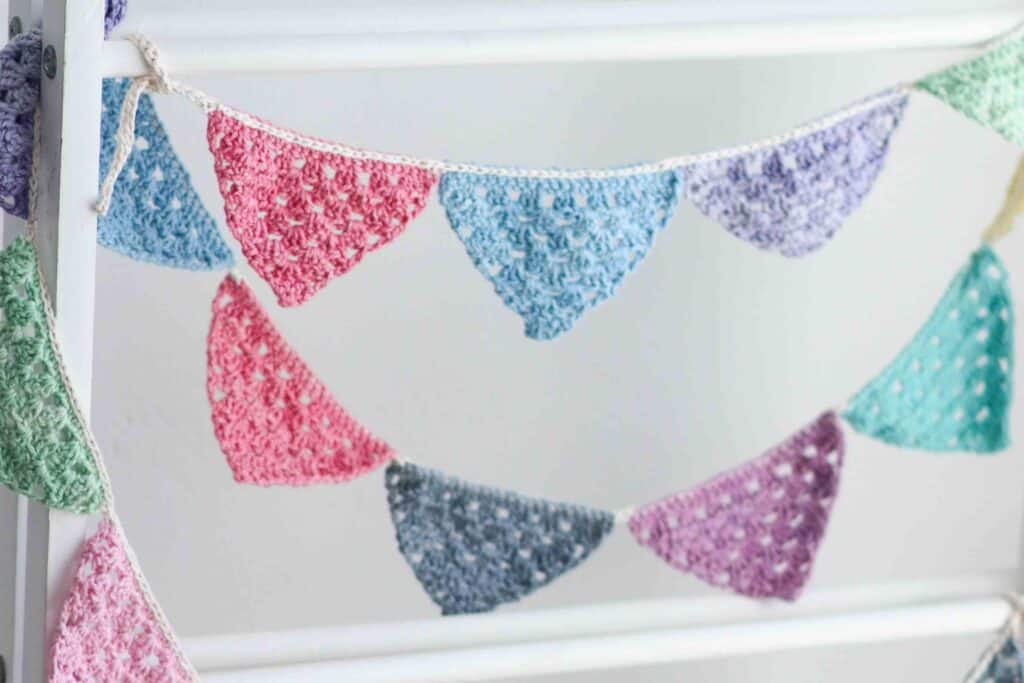Granny stitch crochet bunting pattern Granny stitch crochet bunting pattern